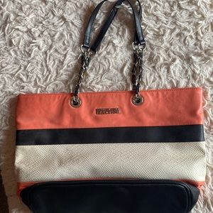 Kenneth Cole Reaction Purse 👜 (peach/black/white)